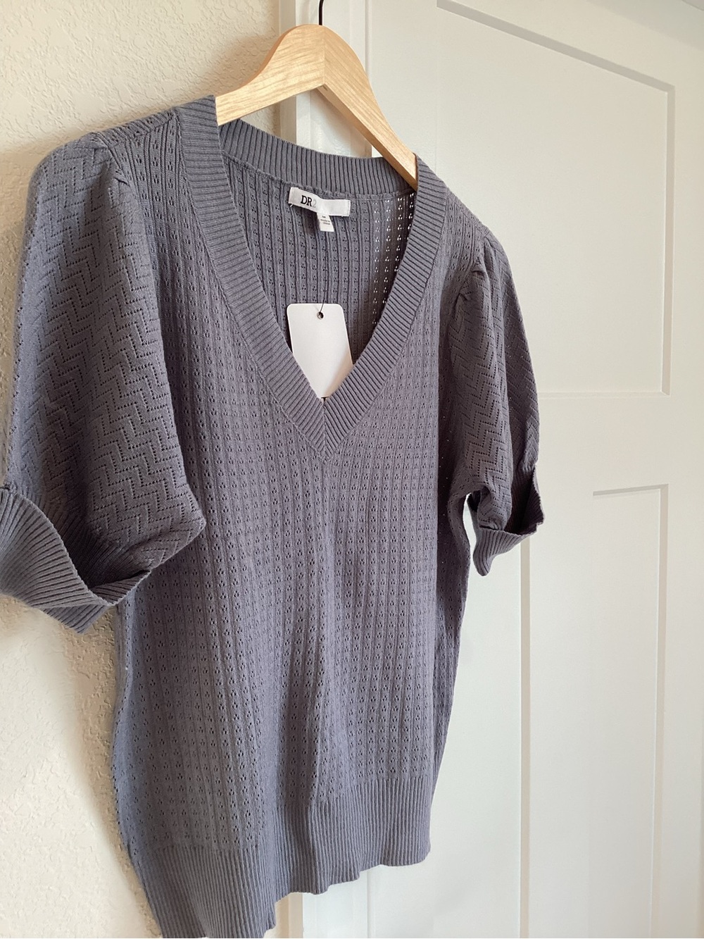 DR2 Pointelle Stitch V-Neck To Short Cuffed Sleeve Sweater New Blue Gray Medium